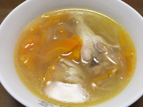 鳥手羽の彩りサムゲタン風スープ
